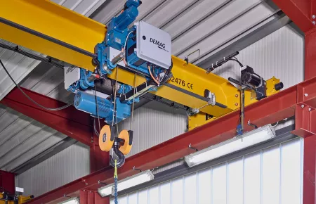 The smart Demag SafeControl system monitors the crane data and supports the crane operator.